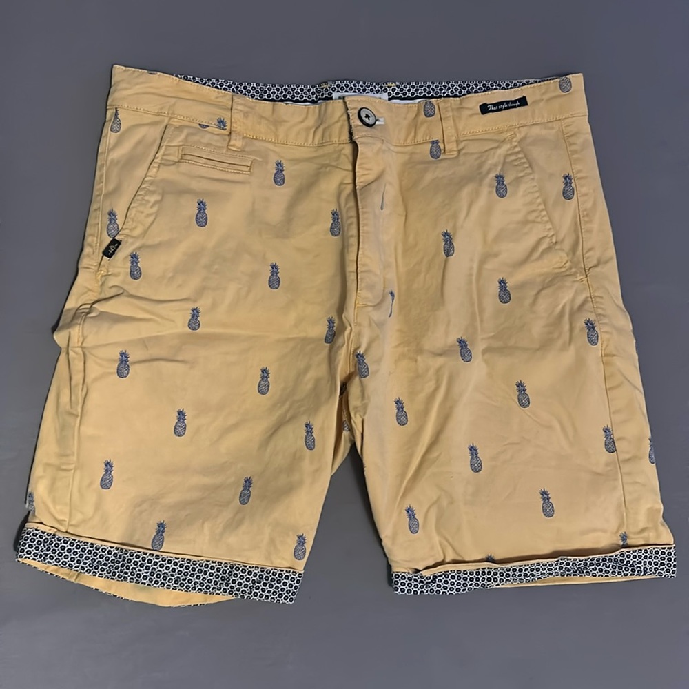 Size 32 ,Yellow pineapple shorts